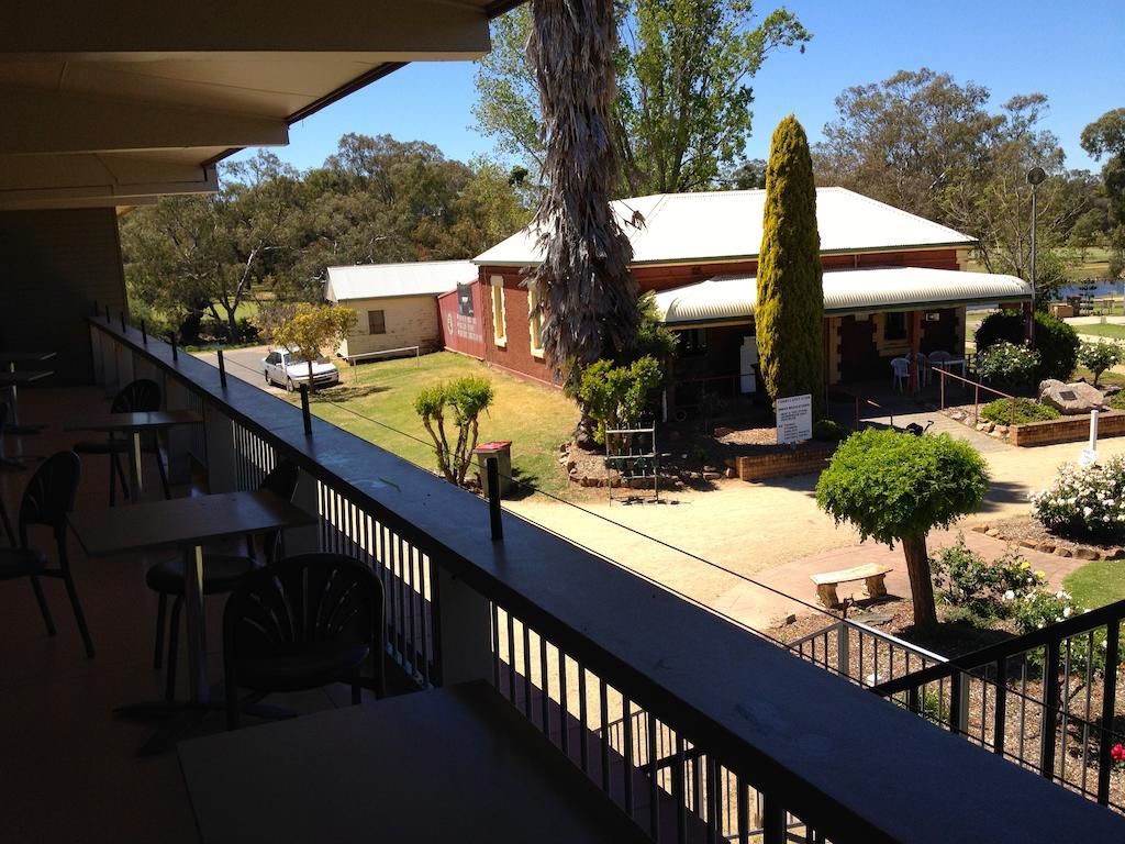 Town & Country Motor Inn Forbes Exterior photo