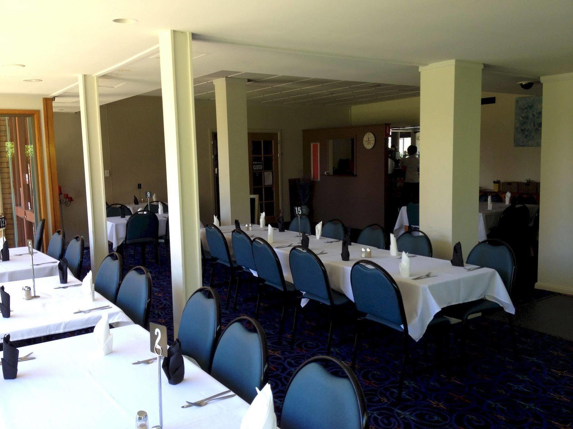 Town & Country Motor Inn Forbes Exterior photo